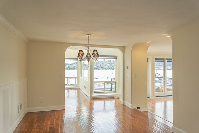 Building Photo - 2bd/2ba Seattle Condo