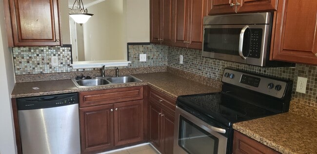 Building Photo - 4728 Brookwood Dr