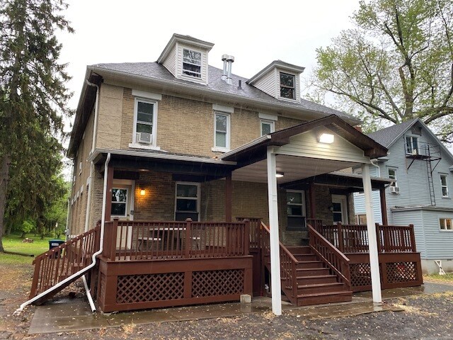 Building Photo - 33 Maple Ave