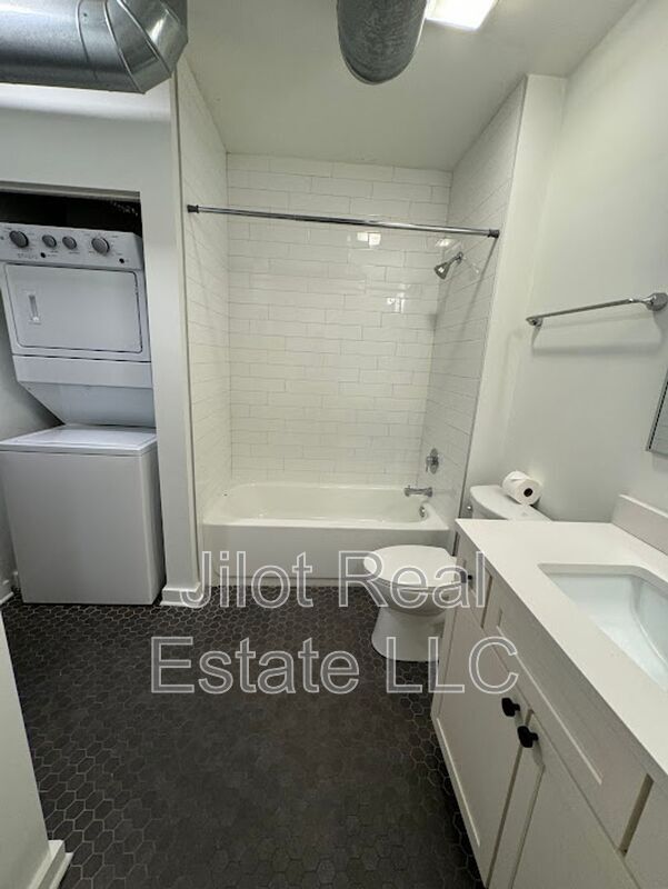 Building Photo - 260 18th St NW