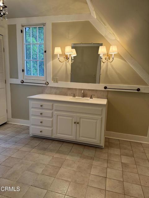 Building Photo - 141 N Grand Ave