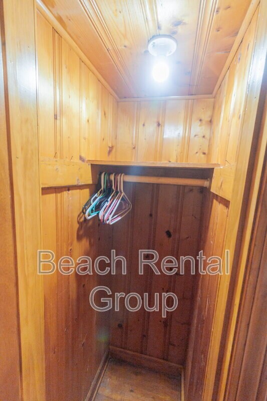 Building Photo - 4718 Seaview St