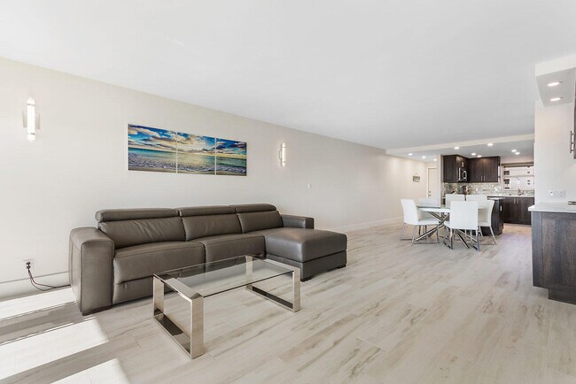 Building Photo - 1160 Hillsboro Mile