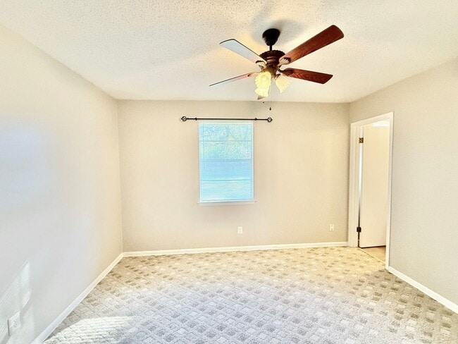 Building Photo - Spacious 3-Bedroom Home