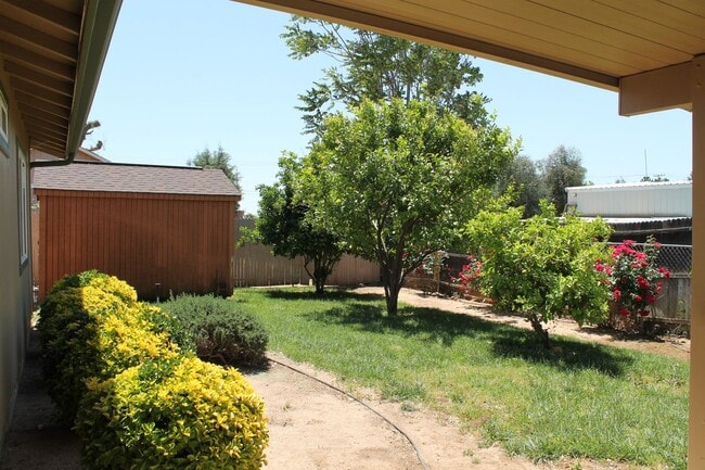 Building Photo - 3 bed/2 bath Country living Yucaipa!