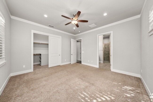 Building Photo - 8099 Traditions Ct