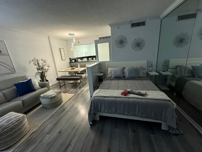 Building Photo - 2501 S Ocean Dr