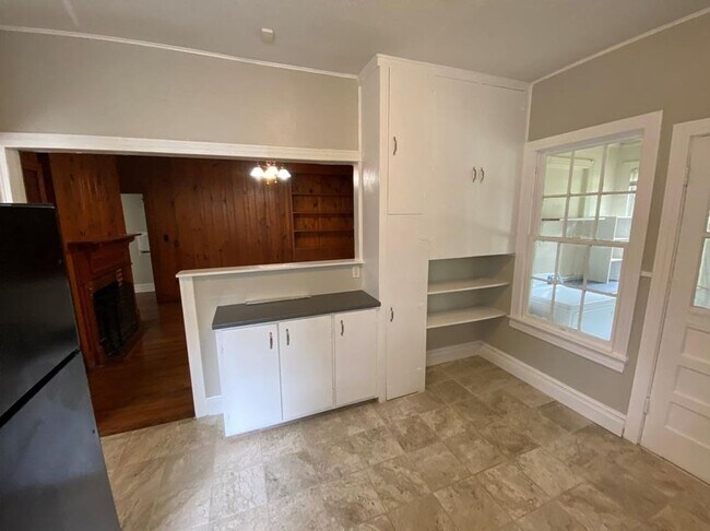 Building Photo - Adorable South Highland home