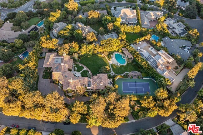 Building Photo - 1550 Amalfi Dr