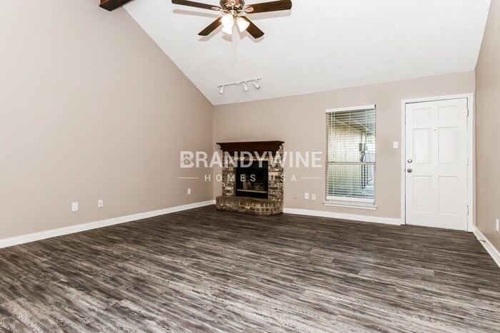 Building Photo - 2305 Randi Rd