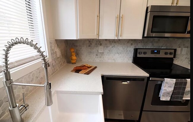 Building Photo - 5733 Waterwood Dr