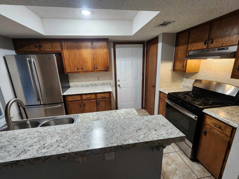 Building Photo - 908 Garden View Dr