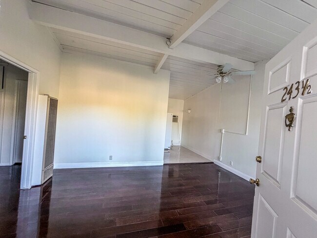 Unit Entrance - 243 1/2 S Church Ln