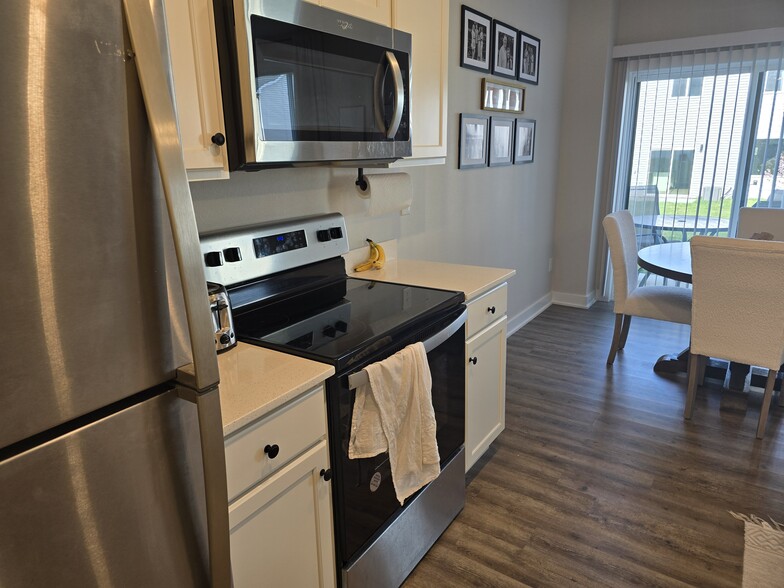 Building Photo - 6931 Bluebell Ct