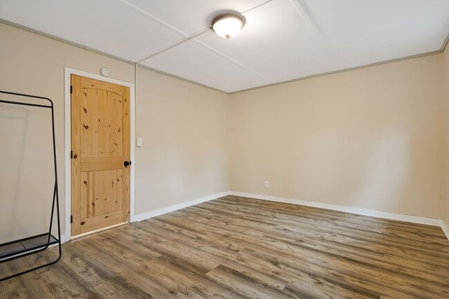 Building Photo - Rural Retreat in Candler with Bonus Room (Heat, Water, & Lawn Maintenance Included)