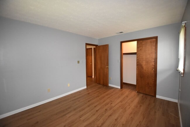 Building Photo - Single Level, Two Bedroom House in Greenfield