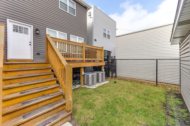 Building Photo - 3931 S Wells St