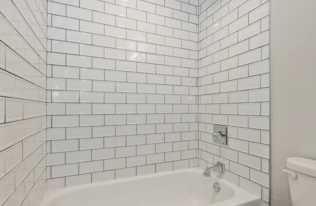 Building Photo - 1500 W Monroe St