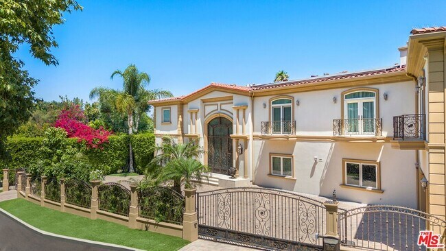 Building Photo - 18047 Karen Dr