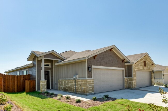 Building Photo - GORGEOUS 3 BEDROOM DUPLEX LOCATED IN MIDLOTHIAN ISD!