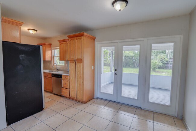 Building Photo - 801 Egan Dr