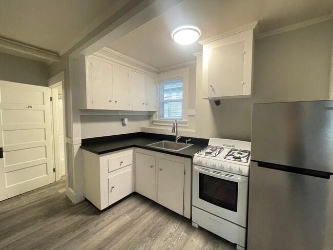 Building Photo - 12 Court St