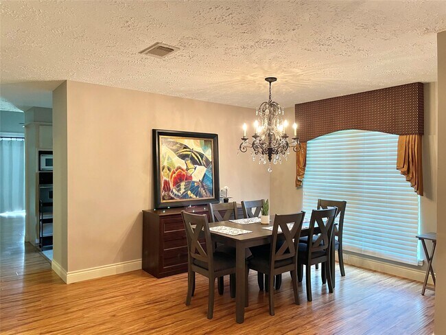 Building Photo - 3023 Sam Houston Dr