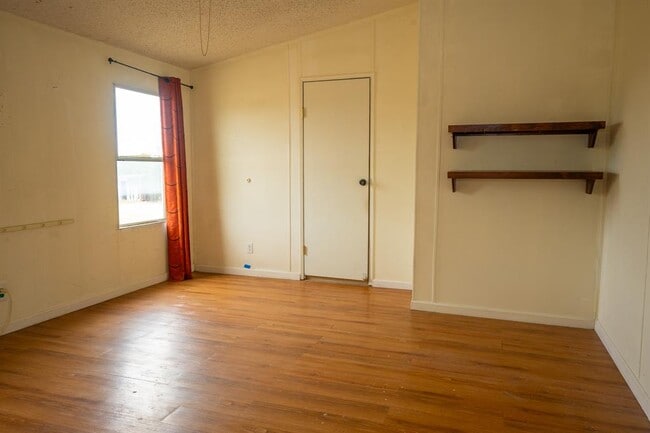 Building Photo - 1000 Co Rd 201