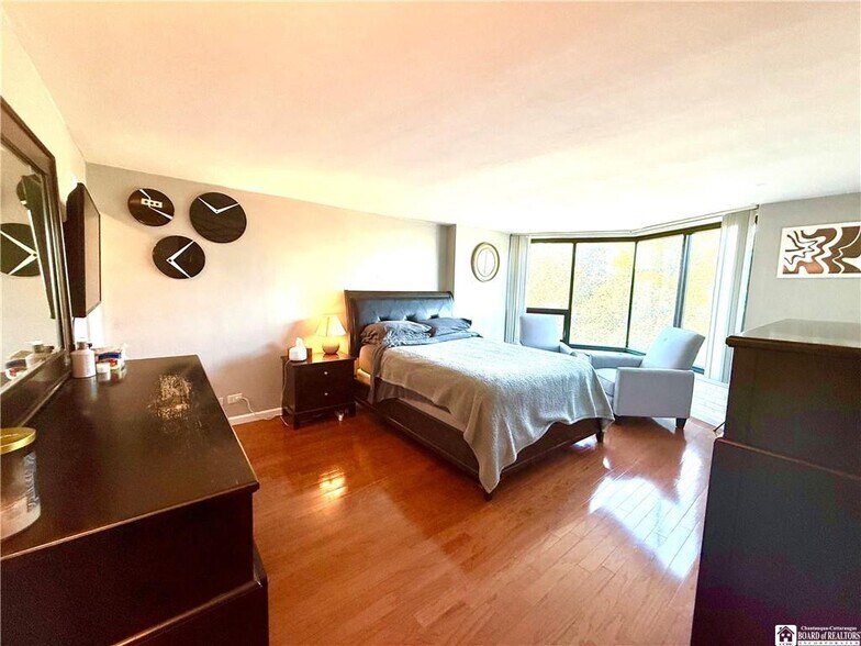 Building Photo - 849 Delaware Ave