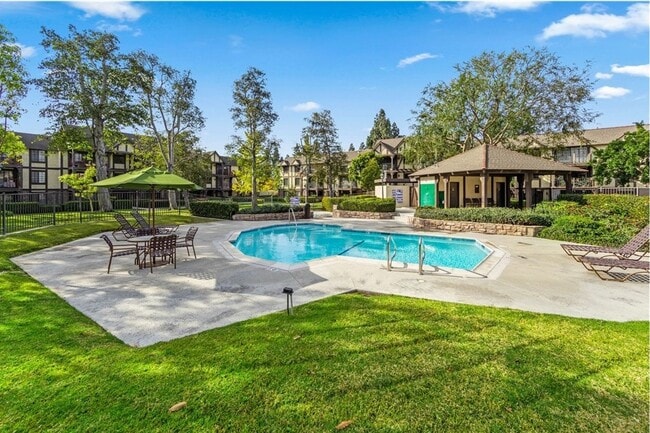 Building Photo - 1 Bedroom ~ Live in the Heart of South Coa...