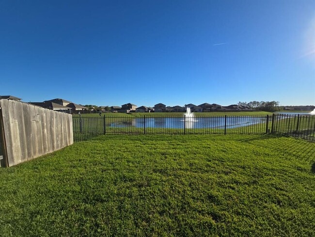 Building Photo - 16790 Lonely Pines Dr