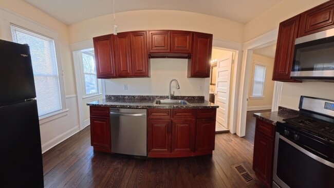 Building Photo - 65-67 Fox St