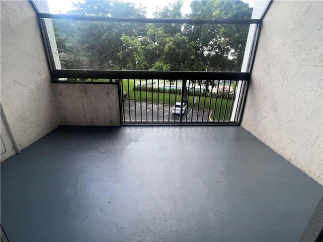 Building Photo - 701 N Pine Island Rd