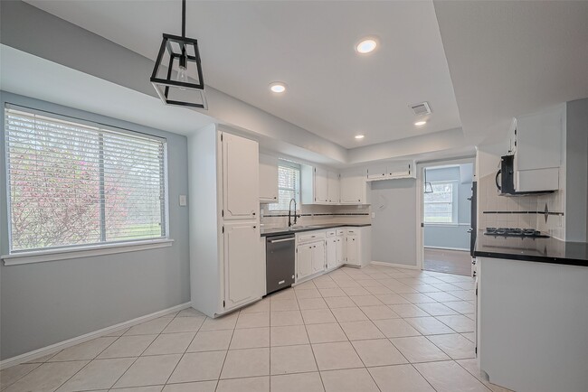 Building Photo - 16506 Amcreek Rd