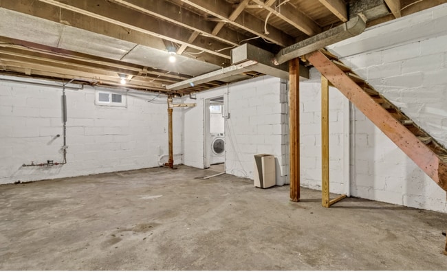 Building Photo - 330 Bernard Ave