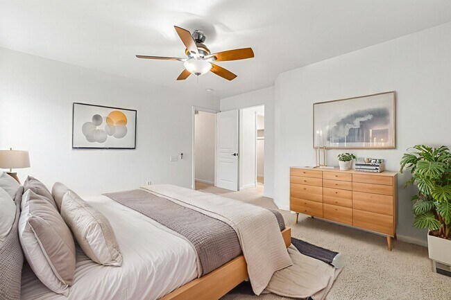 Building Photo - Gorgeous 3-Bed, 2.5-Bath Home With Great Amenities!