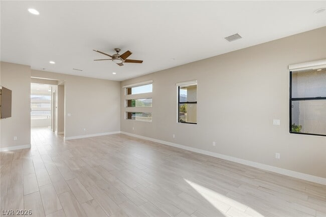 Building Photo - 64 Grey Feather Dr