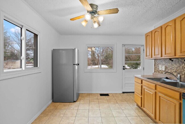 Building Photo - Spacious Single-Family Home with Versatile Living Spaces