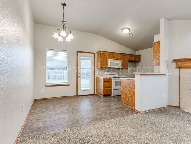 Building Photo - 3221 SW 103rd Pl