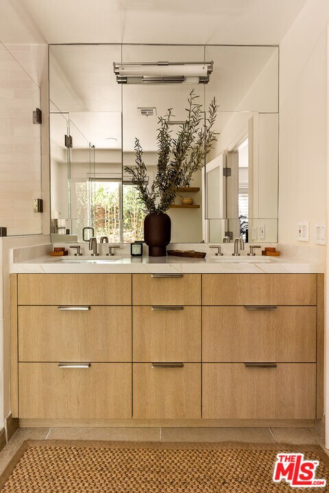 Building Photo - 911 7th St