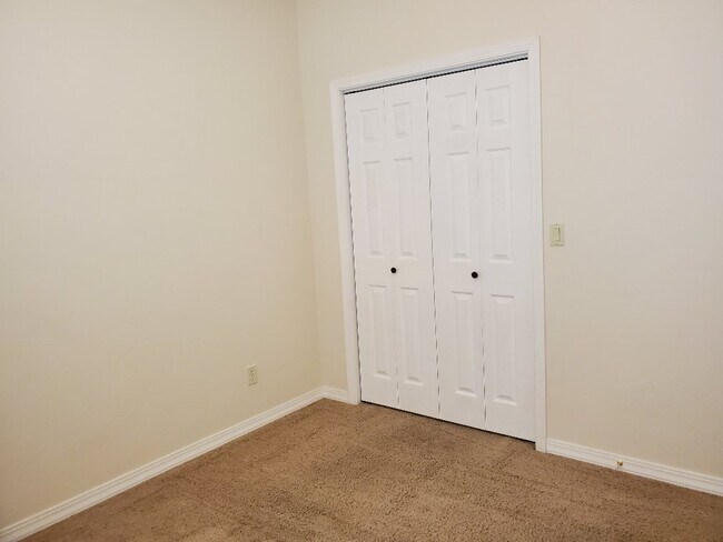 Building Photo - 3bedroom, 2 bathroom with garage