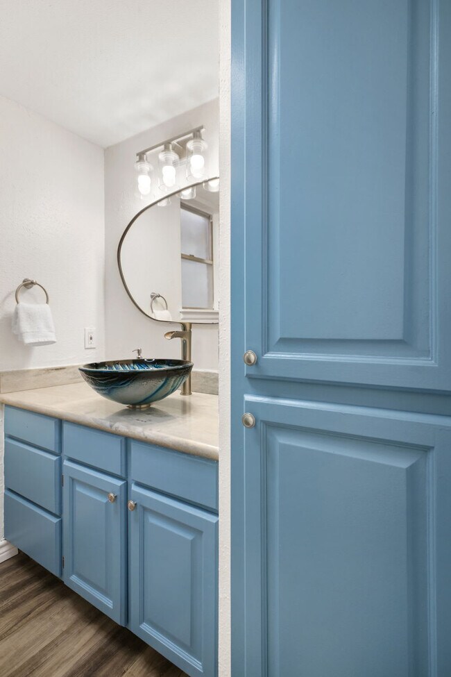 Building Photo - 5410 King Richard St