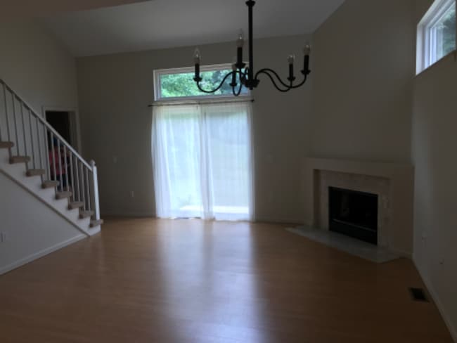 Building Photo - 5482 Country Club Ln