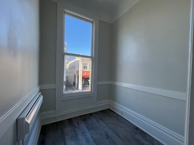 Building Photo - 1430 Stockton St