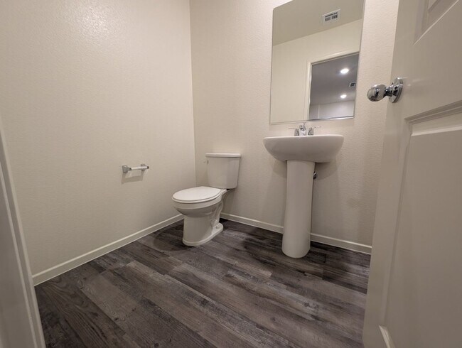 Building Photo - 5009 Hunter Mesa Ave