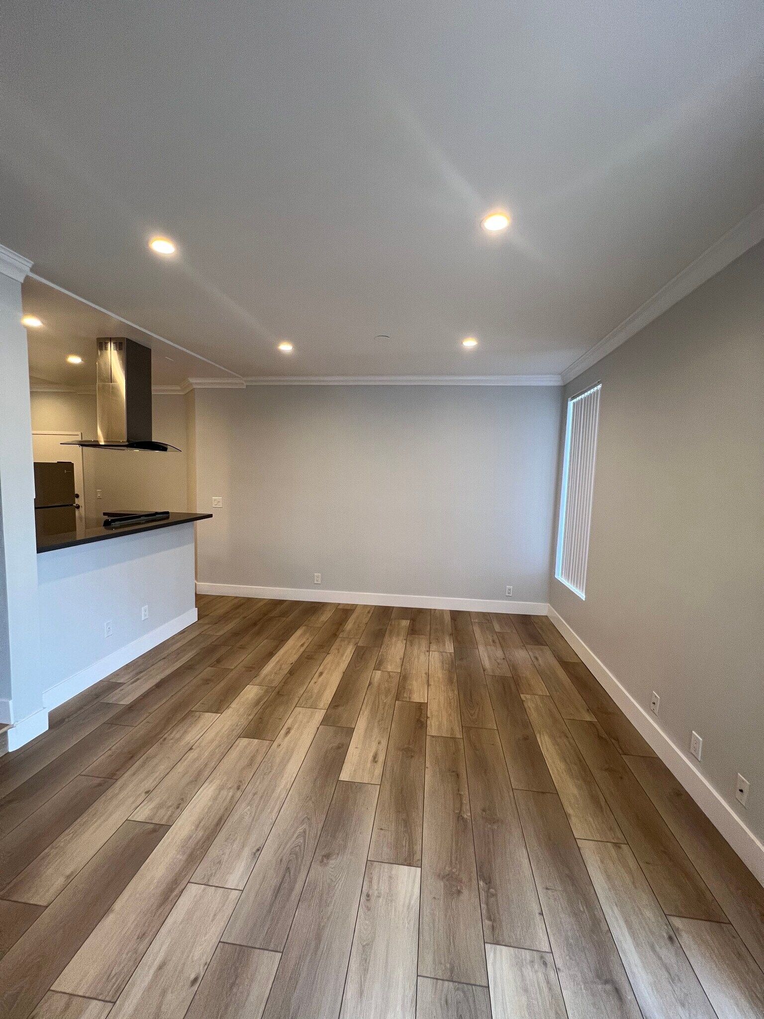 Building Photo - 2107 N Beachwood Dr