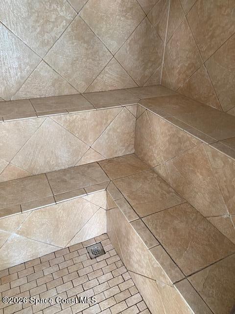 Building Photo - 9045 South Dr