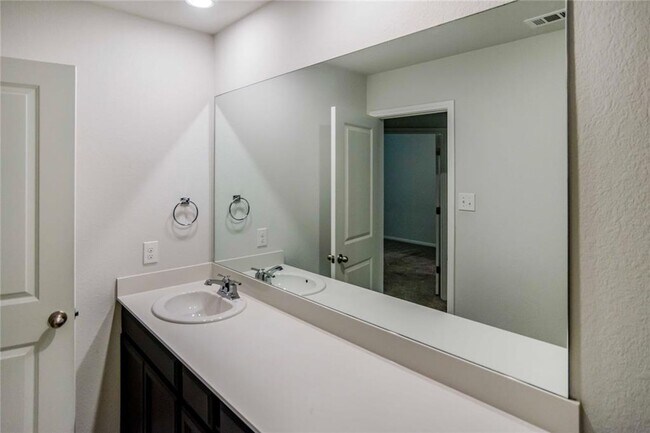 Building Photo - 5713 Pleasanton Pkwy