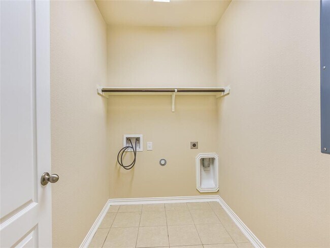 Building Photo - 105 Salt Fork Dr