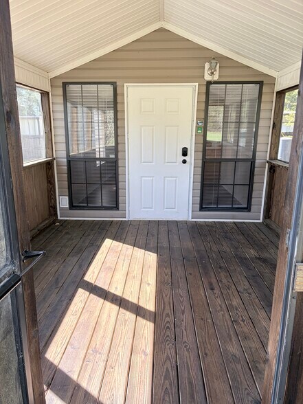 Building Photo - 2072 S Jefferson St